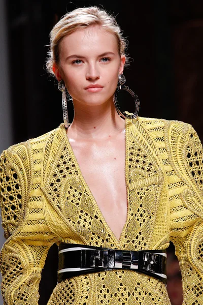 Look 32